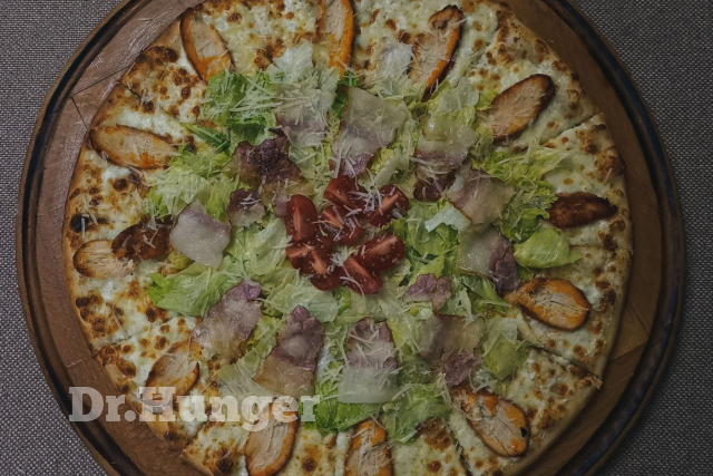 Пицца Цезарь с курицей и беконом
