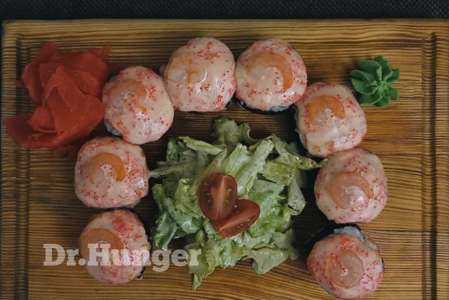 Цезарь ролл с лососем и креветкой запеченный